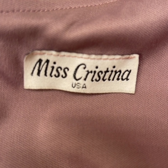 Woman’s long gown in size 2 - Picture 7 of 8